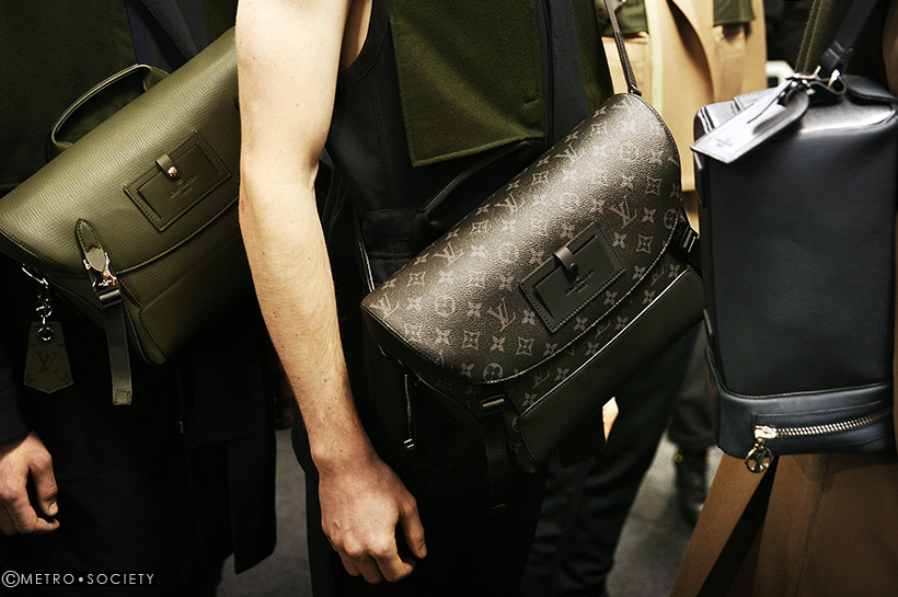 Louis Vuitton Men's Shadow Messenger in Anthracite Grey